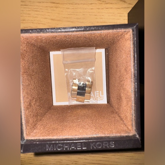 Michael Kors XL Runway Watch in Gold & Black - Picture 7 of 7